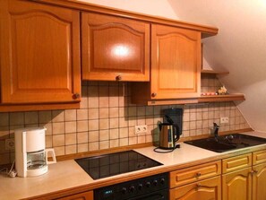 Kühlschrank, Mikrowelle, Ofen, Geschirrspüler