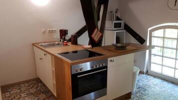 Fridge, oven, highchair