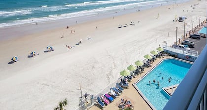 2 makuuhuoneen 2 kylpyammeen Oceanfront Square ft. - 972