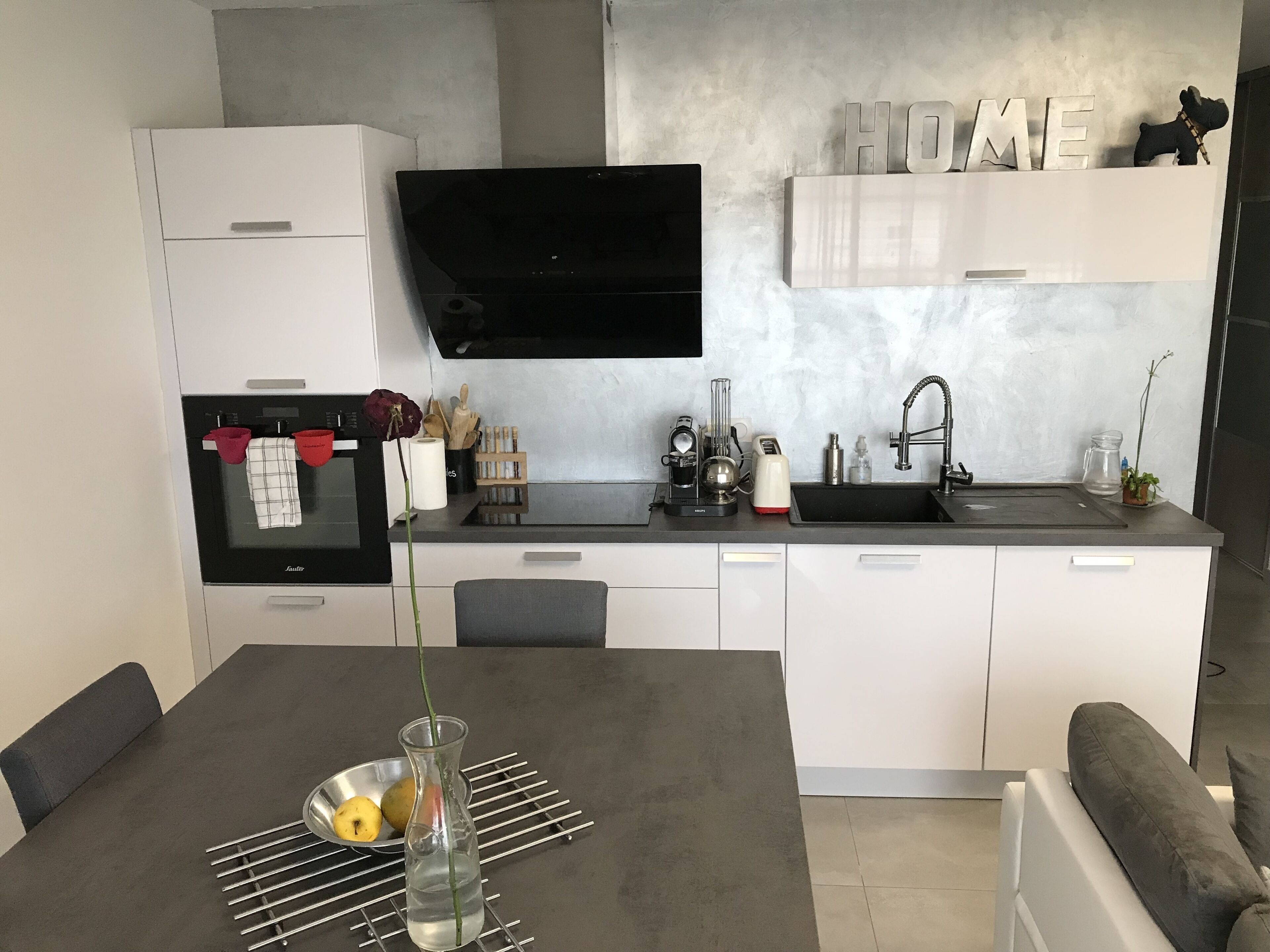 Microwave, dishwasher, coffee/tea maker, cookware/dishes/utensils