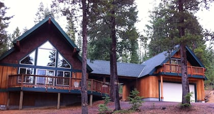 Perfect Cabin Retreat near Crater, Crescent, & Odell Lakes