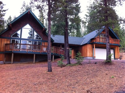 Perfect Cabin Retreat near Crater, Crescent, & Odell Lakes