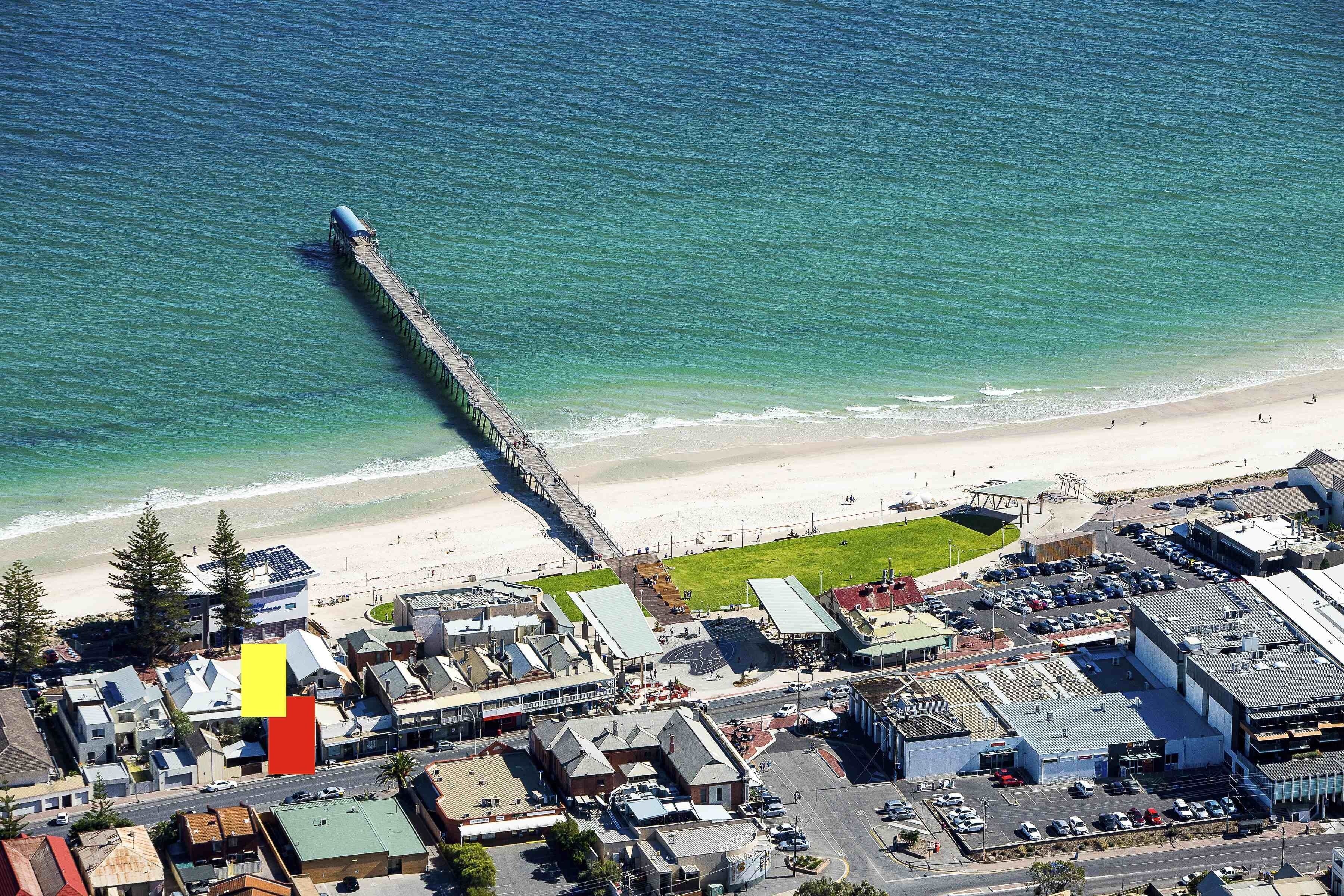 3 BR BEACH HOUSE on Henley Square