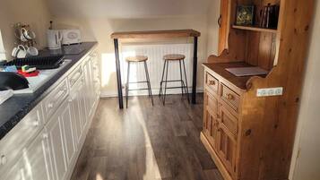 Cabin | Private kitchen | Fridge, microwave, oven, stovetop