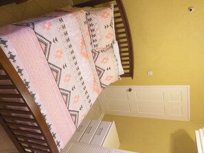 3 bedrooms, iron/ironing board, free WiFi, bed sheets