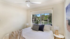4 bedrooms, iron/ironing board, Internet, bed sheets - Clouds End - Walking Distance to Noosa River, Shops & Restaurants (Noosaville)