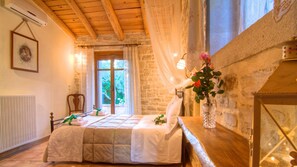 3 chambres, fer et planche à repasser, Wi-Fi, draps fournis