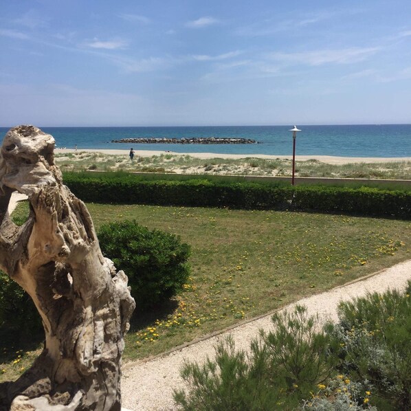 On the beach - Apartment breathtaking sea view (Le Barcarès)