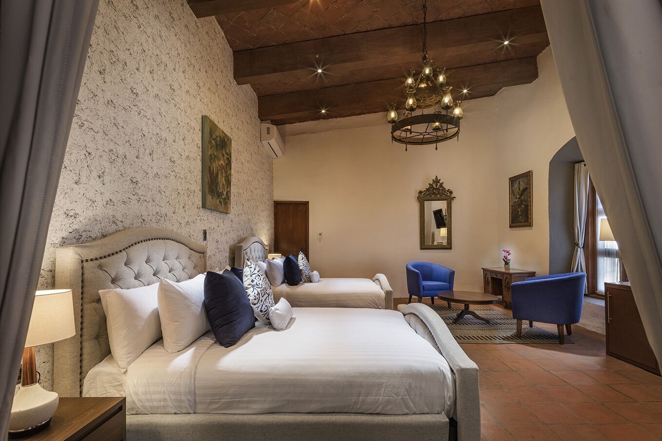 Premium bedding, in-room safe, desk, laptop workspace