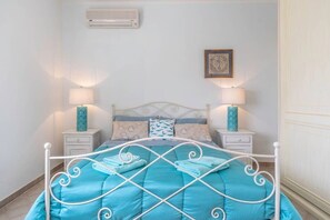 10 soverom, safe på rommet, strykejern/-brett og reiseseng for barn