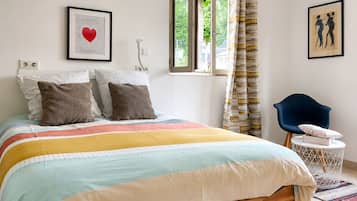 3 bedrooms, iron/ironing board, travel cot, free WiFi