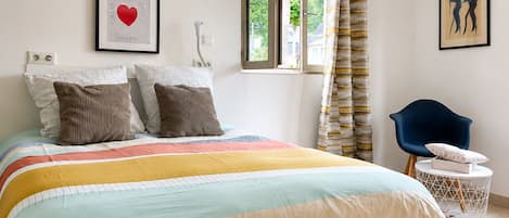 3 bedrooms, iron/ironing board, travel crib, free WiFi