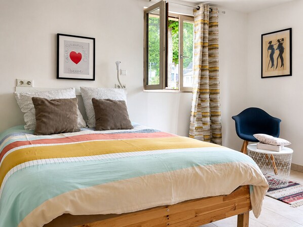 3 bedrooms, iron/ironing board, travel crib, free WiFi