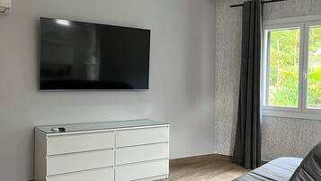 1 chambre, fer et planche à repasser, lit parapluie, Wi-Fi gratuit