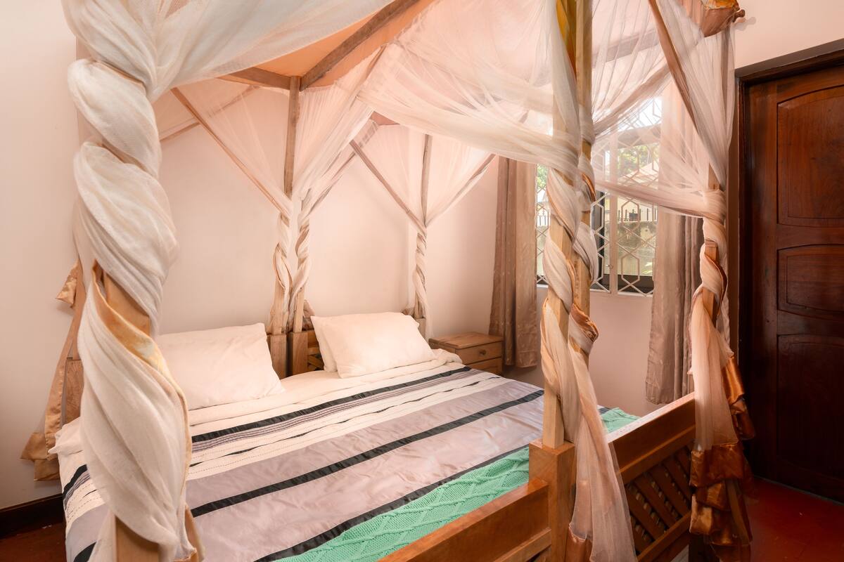 In-room safe, iron/ironing board, rollaway beds, free WiFi