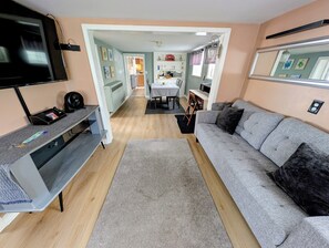 Smart TV, consola de videojuegos, reproductor de DVD y libros