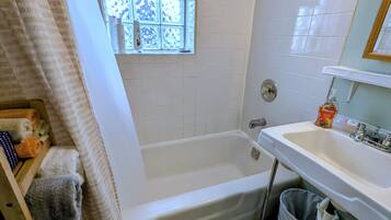 Combined shower/bathtub, hair dryer, towels, soap