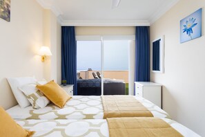 1 chambre, coffres-forts dans les chambres, fer et planche à repasser