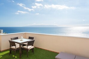 Outdoor dining - LUXURY EXCLUSIVE PENTHOUSE WITH PANORAMIC VIEWS (Los Gigantes , Tenerife)
