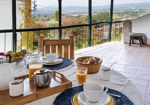 Casa da Varanda / Quinta de Santa Isabel - Two-Bedroom Apartment