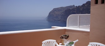 EXCELENTE UBICACIÓN - PANORÁMICAS VISTAS AL MAR Y CLIFF - WIFI - SATELITE TV- SKY TV