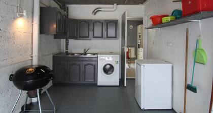 Maison familiale avec terrasse et parking, proche Mont St-Michel, animaux acceptés