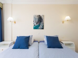 2 Schlafzimmer, Zimmersafe, Bügeleisen/Bügelbrett, WLAN