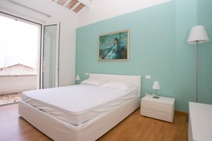 2 bedrooms, WiFi, bed sheets - S023 - Sirolo, magnificent design three-room apartment with terrace (Sirolo)