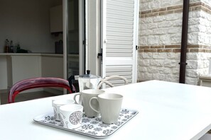 Outdoor dining - S023 - Sirolo, magnificent design three-room apartment with terrace (Sirolo)