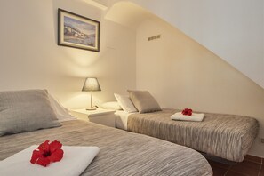 2 bedrooms, desk, iron/ironing board, free WiFi - Arts House. Pool, Garden, Beaches, Mountains @ 20 km from Barcelona (Cabrils)