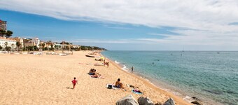 Arts House. Pool, Garden, Beaches, Mountains @ 20 km from Barcelona