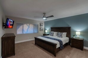 5 Schlafzimmer, Schreibtisch, Bügeleisen/Bügelbrett, Reisekinderbett