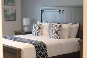 5 Schlafzimmer, Schreibtisch, Bügeleisen/Bügelbrett, Reisekinderbett