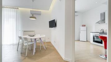 Apartment, 3Â Schlafzimmer | Essbereich im Zimmer