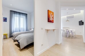 3 habitaciones, tabla de planchar con plancha y cunas gratuitas 