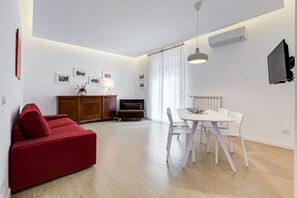 Appartement, 3 chambres | Coin séjour