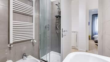 Apartment, 3 Bedrooms | Bathroom | Shower, rainfall showerhead, hair dryer, bidet