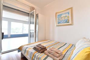 3 bedrooms, iron/ironing board, free WiFi