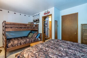 2 bedrooms, iron/ironing board, free WiFi, bed sheets - Escape to Ptarmigan Village 79 (Whitefish)