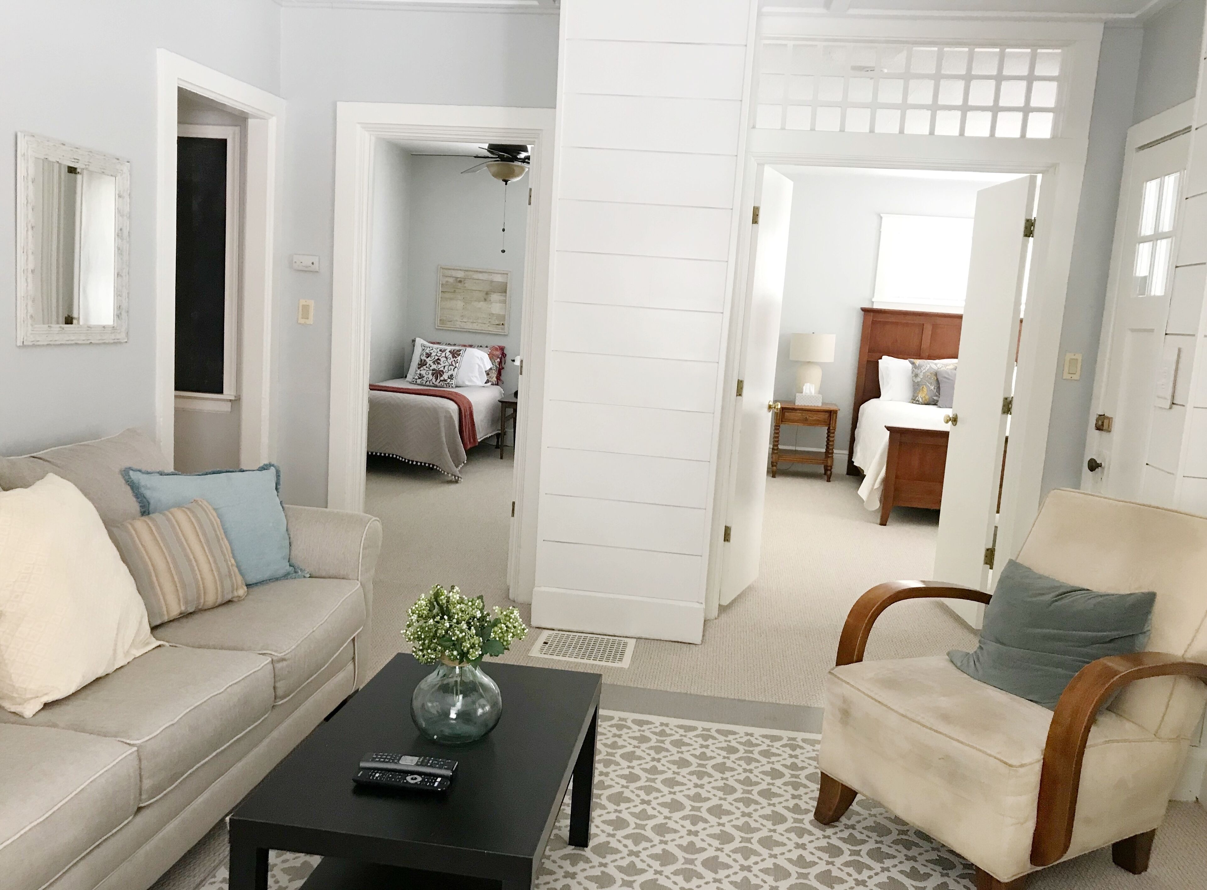 Lower  2 bedroom  unit- Convenient in town location