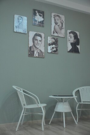 42-inch Smart TV with cable channels, TV - Plumber House The Quintet Taman Rata (Tanah Rata)