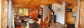TV, fireplace, DVD player - Outside: Family cottage for 6 people, balcony, semi-covered terrace with furniture, garden, beautifu (St-Luc)