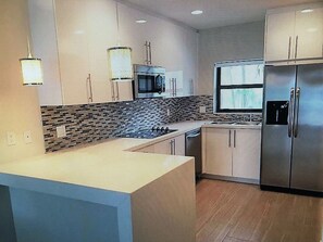 Microwave, dishwasher, coffee/tea maker, cookware/dishes/utensils