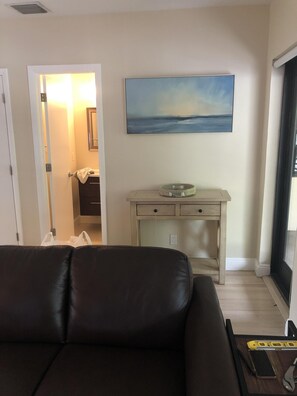 TV - Las Olas Apartment perfectly located in the heart of Fort Lauderdale. (Fort Lauderdale)