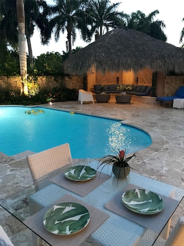 WIRKLICH 3 Minuten zum Strand!  Umgestaltete 2019 ~ VIP-Mahlzeit-Paket - Chef & Butler