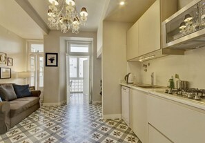 Fridge, microwave, oven, stovetop - Charming Lisbon Living (Lisboa)