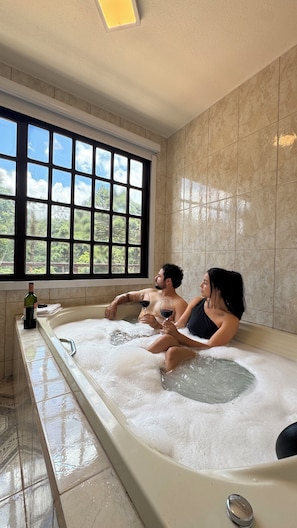 Chale 04 | Minibar, blackout drapes, soundproofing, free WiFi - Chalés Leopoldo (Camanducaia)