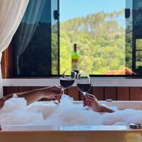 Minibar, cortinas blackout, sistema de insonorización y wifi gratis 