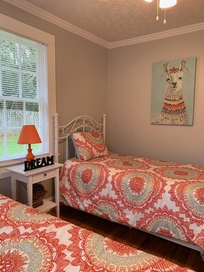 3 bedrooms, iron/ironing board, WiFi, bed sheets