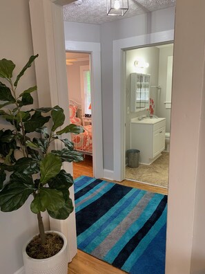3 chambres, fer et planche à repasser, Wi-Fi, draps fournis